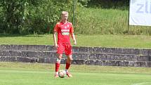 Fotbalisté Zlína B (bílé dresy) v sobotním přípravném zápase na Vršavě remizovali s juniorkou Zbrojovky Brno 2:2.