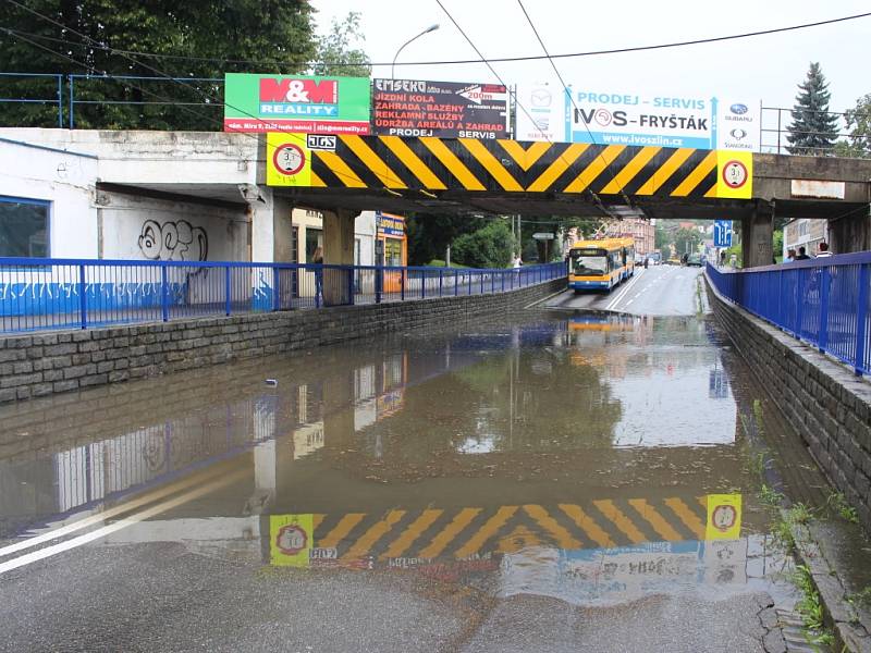 Po prudkém lijáku ve Zlíně uzavřeli tř. T. Bati i některé prodejny