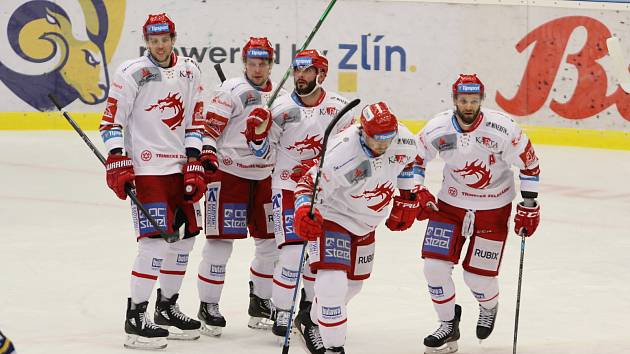 Hokejisté Zlína v 31. kole extraligy na Zimním stadionu Luďka Čajky vyzvali první Třinec.
