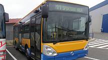 Nový moderní nízkopodlažní autobus Citelis zařadila tento týden do svého vozového parku Dopravní společnost Zlín – Otrokovice (DSZO). Stroj nahradí jeden z dosluhujících vysokých autobusů SOR, jezdících po zlínských linkách s menší přepravní poptávkou.