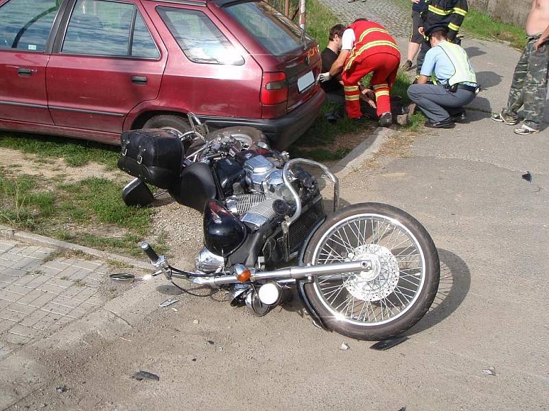 Ve Fryštáku se srazilo atuo s motorkou.