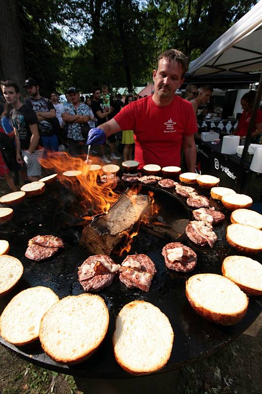Hamburger fest v zámeckém parku ve Slavičíně, 24. července 2021