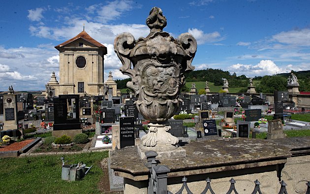 Unikátní barokní hřbitov ve Střílkách na Kroměřížsku.