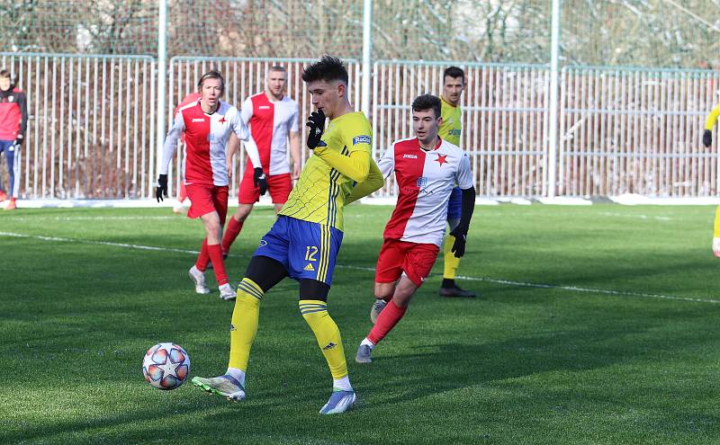 Fotbalisté Zlína (žluté dresy) v sobotním přípravném utkání zdolali Hanáckou Slavii Kroměříž 2:0.