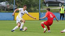 Fotbalisté Zlína B (bílé dresy) v sobotním přípravném zápase na Vršavě remizovali s juniorkou Zbrojovky Brno 2:2.