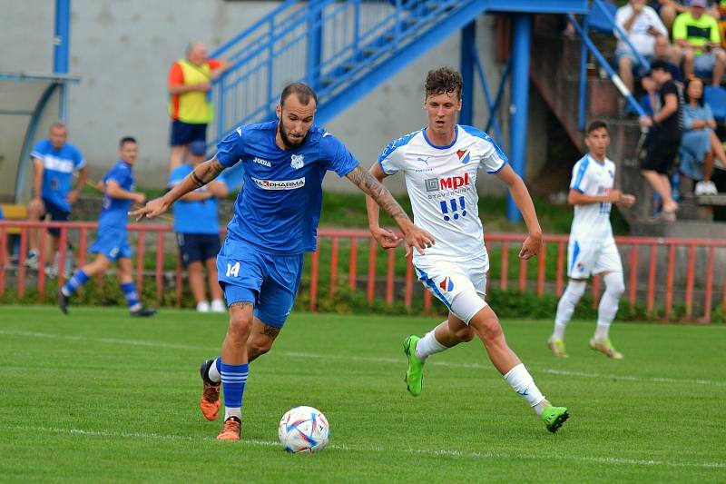 Fotbalisté Kvítkovic (modré dresy) doma prohráli s Baníkem Ostrava "B" 2:5.