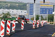 Oprava silnice na křižovatce v Kvítkovicích.