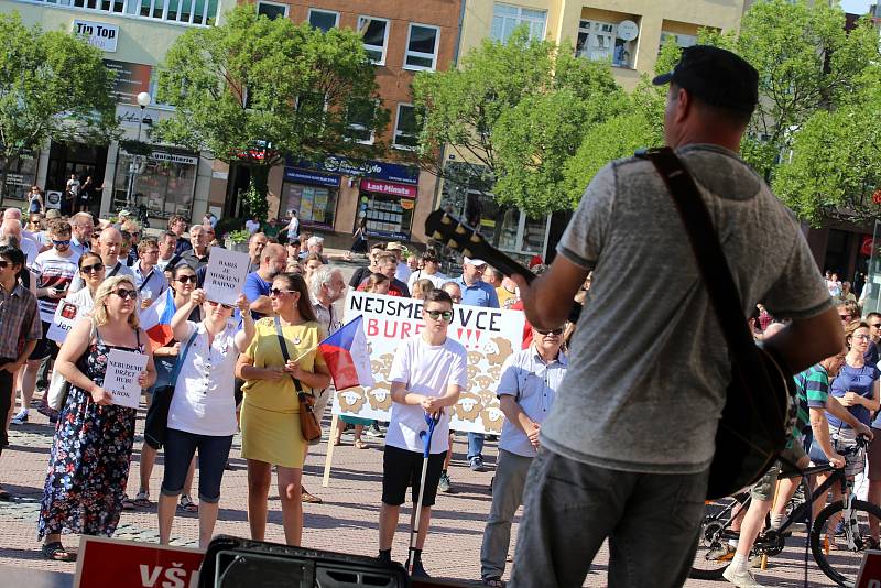 Demonstrace proti vládě Andreje Babiše náměstí Míru ve Zlíně - 11. 6. 2019