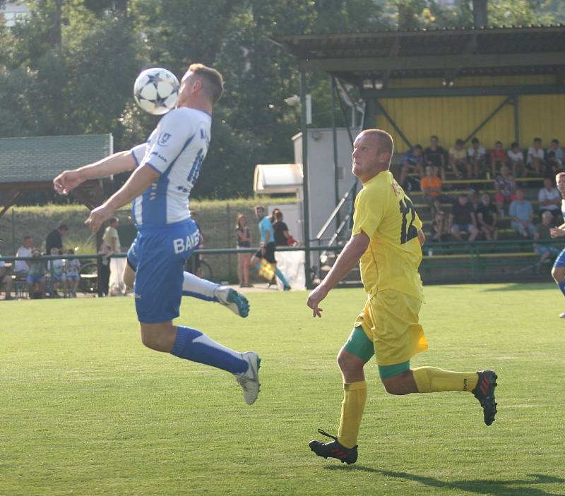 Fotbalisté Napajedel (v bílém) v sobotním 3. hraném kole krajského přeboru doma porazili Nedašov 2:0.