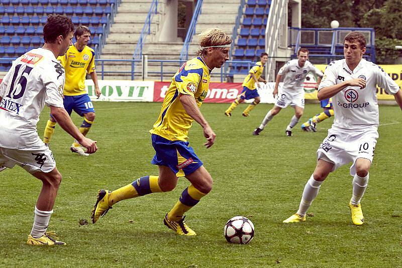 Fotbalové derby v rámci MSFL mezi Zlínem B a Slováckem B jasně vyhráli domácí hráči v poměru 3:0.