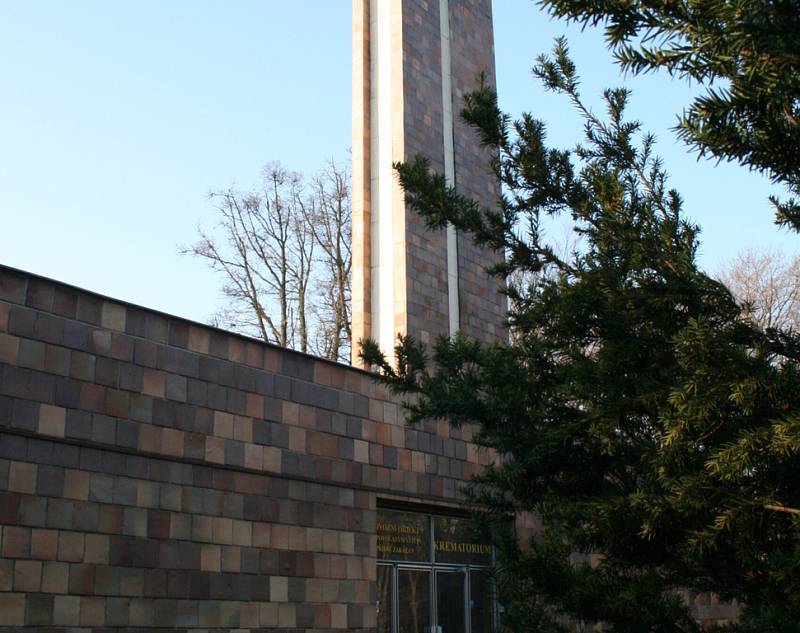 Zlínské krematorium je dílem architekta Jiřího Čančíka z roku 1978. Letos tak oslaví třicet let.