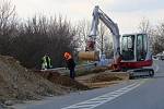 Oprava mostu přes železnici u obce Tlumačov.