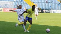 Fotbalisté Zlína (žluté dresy) v 5. kole FORTUNA:LIGY prohráli doma s Olomoucí 1:4.