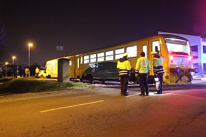 Ve Zlíně-Loukách se v pátek srazil vlak s osobním vozidlem.
