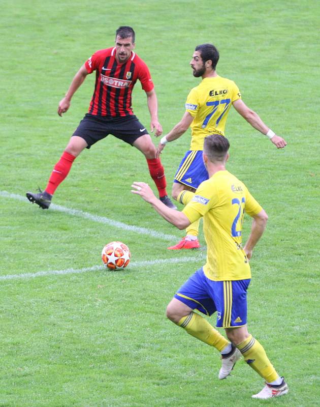 Fotbalisté Fastavu Zlín (ve žlutém) v úvodním kole Fortunba:ligy skupiny o záchranu hostili Slerzský FC Opava.