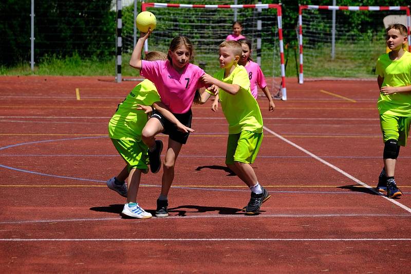 Ve sportovním areálu Základní školy Zlín Křiby se konal dvoudenní Holiday miniFestival Zlín 2022. Ve starší kategorii 5+1 zvítězilo družstvo Kopřivnice, obě kategorie miniházené 4+1 opanovaly děti ze slovenské Bojnice.