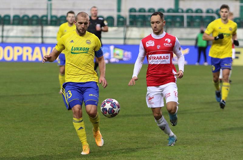 Fotbalisté Zlína (ve žlutých dresech)  ve 13. kole FORTUNA:LIGY remizovali s Pardubicemi 0:0.