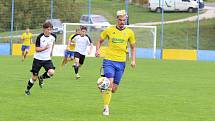 Fotbalisté Zlína B (žluté dresy) v 6. kole MSFL zdolali na Vršavě Frýdlant nad Ostravicí 1:0.