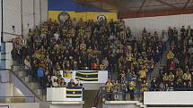Hokejisté Zlína (žlutomodré dresy) nestačili na Frýdek-Místek.