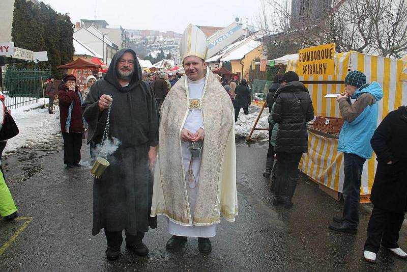 Pochovávání basy se tentokrát ujali nově zvolený papež na Kudlově a opat z Cigánova.