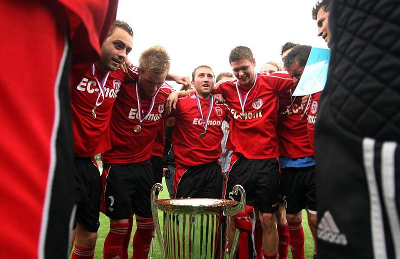 Zlínský stadion na Letné ve středu 8. června hostil finálový zápas Poháru hejtmana Zlínského kraje mezi Syptihněví a Podkopní Lhotou. Z vítězství se těšili nakonec fotbalisti Syptihněvi