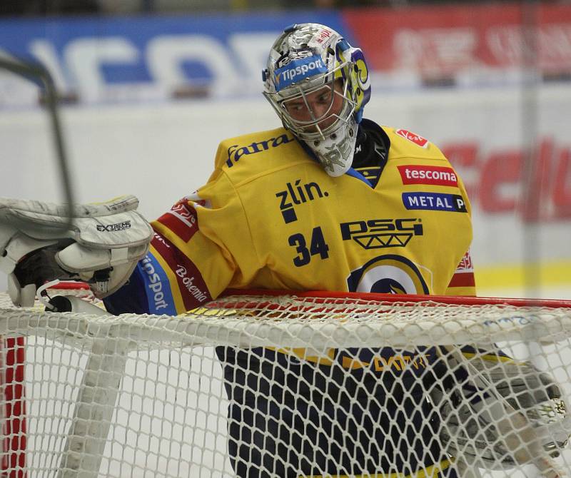 Extraligoví hokejisté Zlína (ve žlutém) v rámci 6. kola skupiny D Generali Česká Cup ve čtvrtek doma vyzvali prvoligový Přerov. Na snímku Kořének