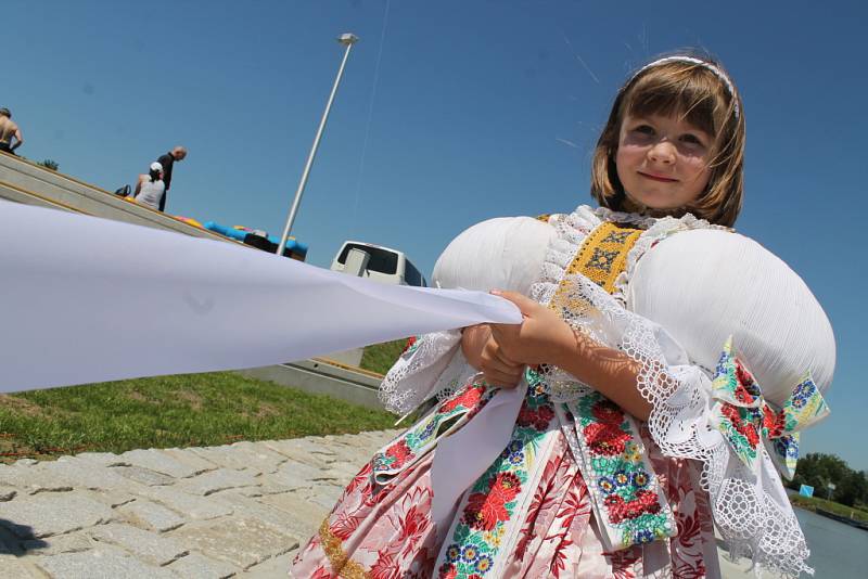 V sobotu 16. června 2012 ve Spytihněvi slavnostně otevřeli nové turistické centrum Na rejde, amfiteátr a přístaviště.