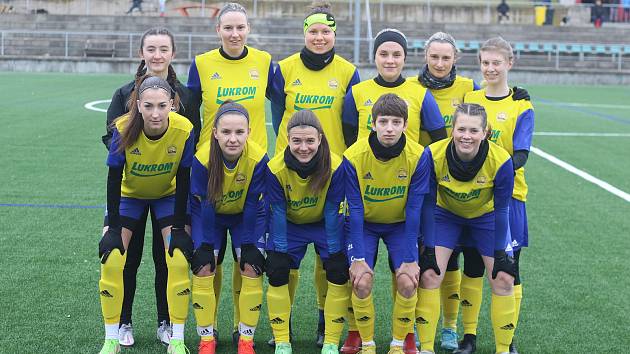 Fotbalistky Zlína (žluté dresy) se v rámci zimní přípravy představily v Brně,  kde vyzvaly juniorky ligových Horních Heršpic.