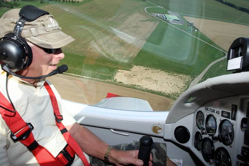 Sportovní letiště ve Štípě.  Majitel a letec Josef Habrovanský.