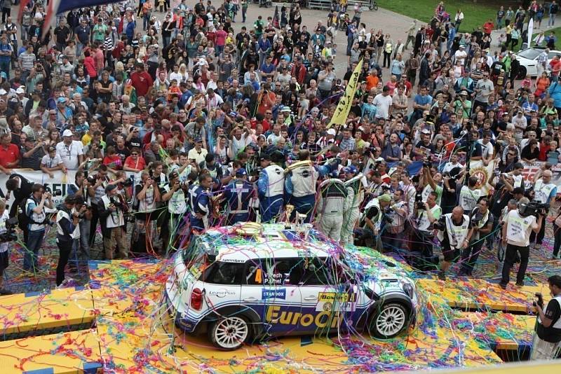 Vyhlášení vítězů 44.ročníku Barum Czech Rally na náměstí Míru ve Zlíně.