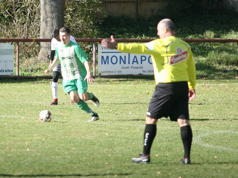 Fotbalisté Mysločovic (bílo-zelení) se ani o víkendovém 13. kole okresního přeboru nedočkali výhry, když v domácím prostředí po boji podlehli Hvozdné 3:4.