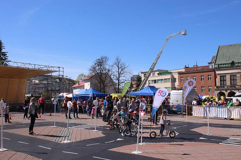 Na 2. ročníku automobilové show CzechDrive si přišli na své zejména zarytí automobiloví fanoušci. Počty exponátů se vyšplhaly téměř ke dvou stovkám.