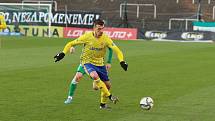 Fotbalisté Zlína (žluté dresy) vstoupili do jarní části sezony FORTUNA:LIGY těsnou porážkou 0:1 na hřišti pražských Bohemians 1905.