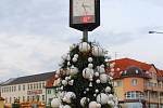 V Otrokovicích na tamním náměstí v pátek 29. listopadu 2013 slavnostně rozsvítili vánoční strom a také vánoční výzdobu ve městě