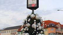 V Otrokovicích na tamním náměstí v pátek 29. listopadu 2013 slavnostně rozsvítili vánoční strom a také vánoční výzdobu ve městě