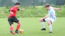 Fotbalisté Příluk (v červeném) v rámci I. B třídy skupiny A pokračují v jarní spanilé jízdě, v nedělním duelu 21. kola doma porazili 2:0 Poličnou.