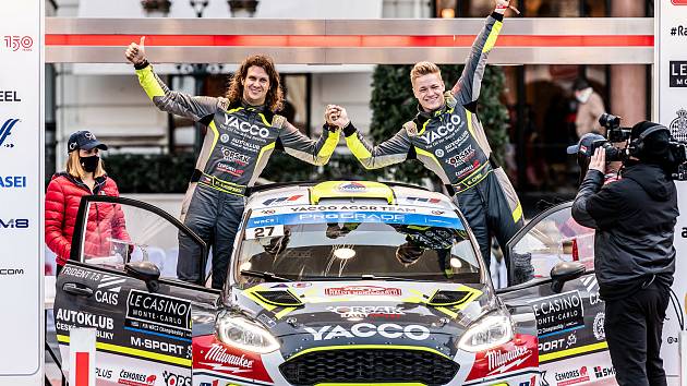 Fryštácký pilot Erik Cais s navigátorem Petrem Těšínským na Rally Monte Carlo dosáhli ve voze Fordu Fiesta R5 na skvělý výsledek - v absolutním pořadí dojeli devátí, v kategorii WRC2 skončili stříbrní a ovládli juniorskou kategori.