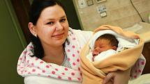 První miminko narozené v roce 2016 ve Zlínském Kraji Eliška Orsavová v porodnici v Krajské nemocnici T. Baťi ve Zlíně. Na sníku s maminkou Hanou.