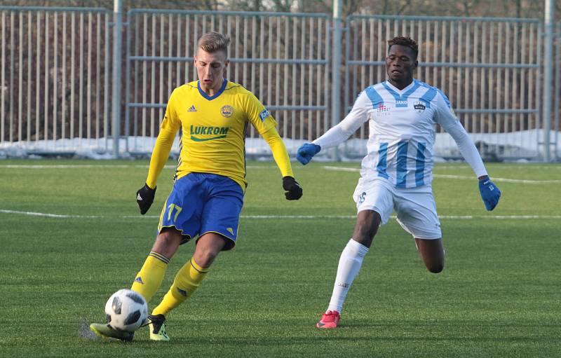 Fotbalisté Zlína (žluté dresy) ve druhém zimním přípravném zápase přehráli slovenskou Nitru 5:0.