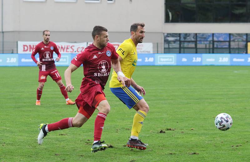 Fotbalisté Zlína (ve žlutých dresech) prohráli v 5. kole FORTUNA:LIGY se Sigmou Olomouc 0:1. Radim Breite