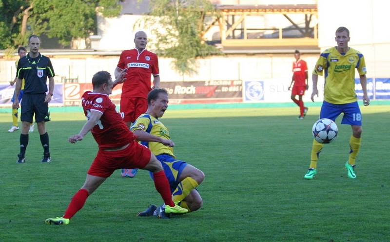 Fotbalisté Zlína (ve žlutém) porazili Brno 2:0. 