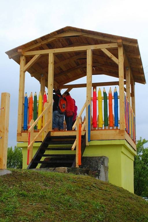 V Kelníkách mají od soboty 16. července 2016 novou dětskou rozhlednu. Stojí na bývalé vodárně. Slavnostní otevření se konalo na rozhledně, poté v kulturním sále.