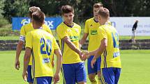 Fotbalisté Zlína B (žluté dresy) v 5. kole MSFL přehráli Znojmo 4:0. Foto: Jan Zahnaš