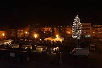Vítězný strom soutěže Deníku O nejkrásnější vánoční strom, 2017, stojí ve Fryštáku
