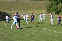 Fotbalisté Ludkovic (modro-bílé dres) proti Mladcové remizovali.