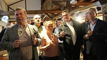 Volební štáb uskupení SPOLU v restauraci Baltaci v Napajedlích v sobotu 9. října zpočátku očekával volební výsledky, posléze slavil volební vítězství.
