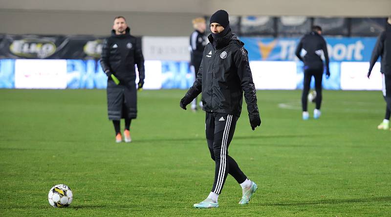 Fotbalisté Zlína (žluté dresy) v úvodním jarním zápase remizovali s Baníkem Ostrava.