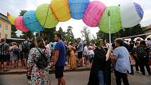 ZLÍN ŽIJE: Velkolepý třídenní festivalPáteční koncert skupiny Fleret u zámku.