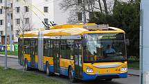 Nový bateriový článkový trolejbus Škoda 35 Tr vyjel poprvé s cestujícími.