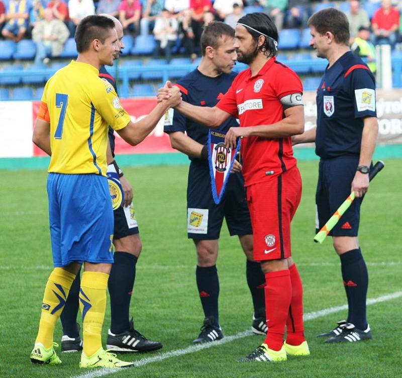 Fotbalisté Zlína (ve žlutomodré) proti Brnu